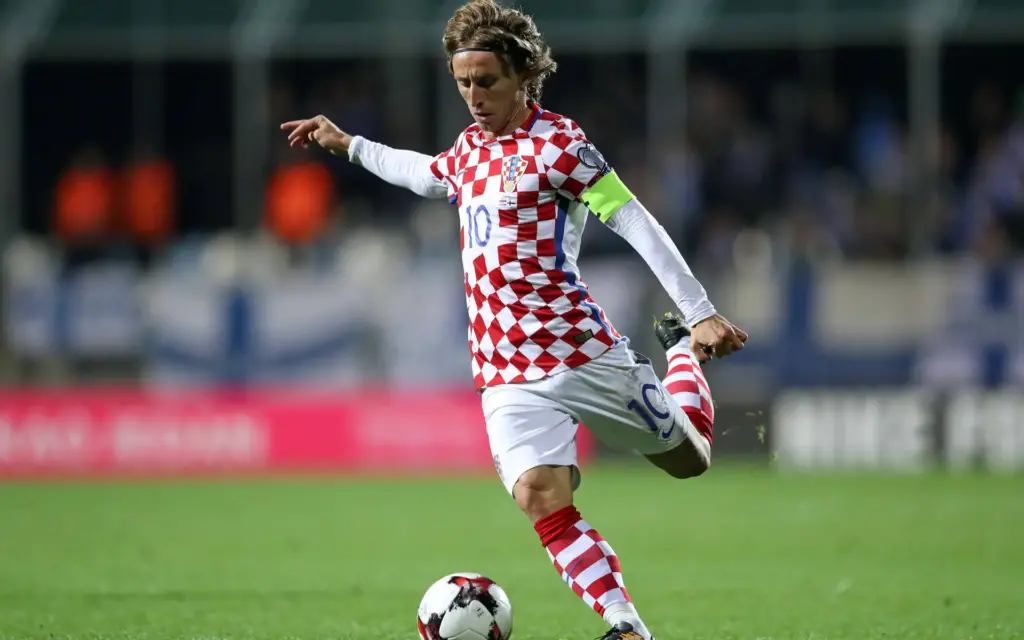 Luka Modric chơi ở vị trí nào