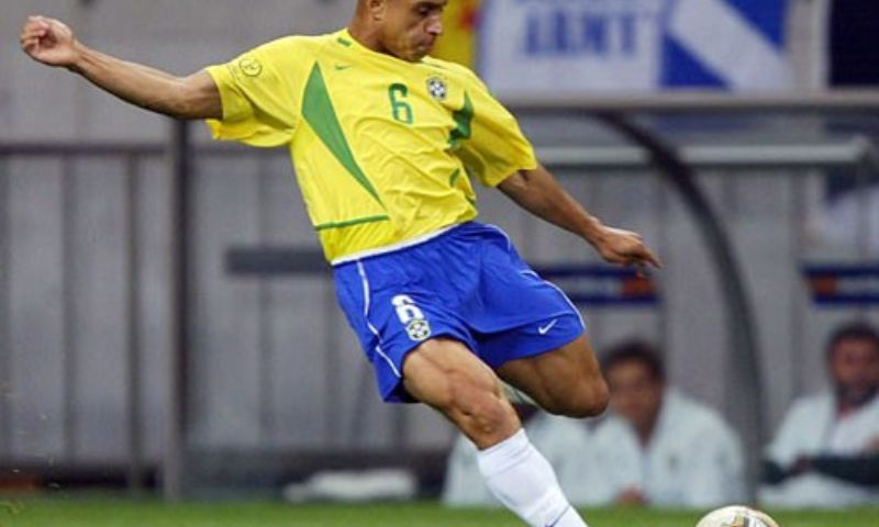 Roberto Carlos Đá Vị Trí Nào?